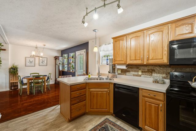 80 Palm Drive, Huntington, WV 25705
