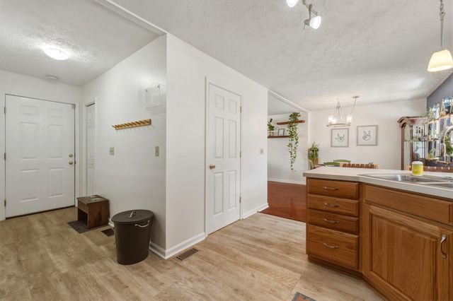 80 Palm Drive, Huntington, WV 25705