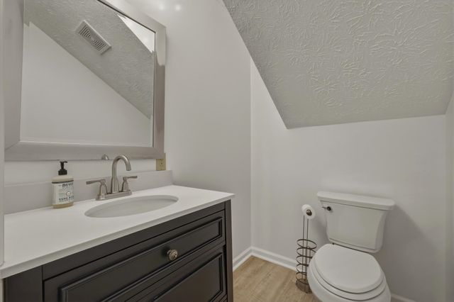 80 Palm Drive, Huntington, WV 25705