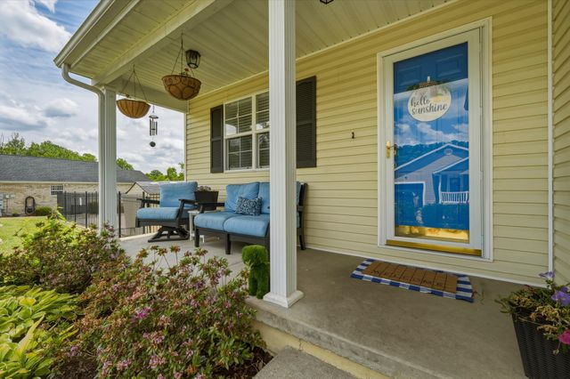 80 Palm Drive, Huntington, WV 25705
