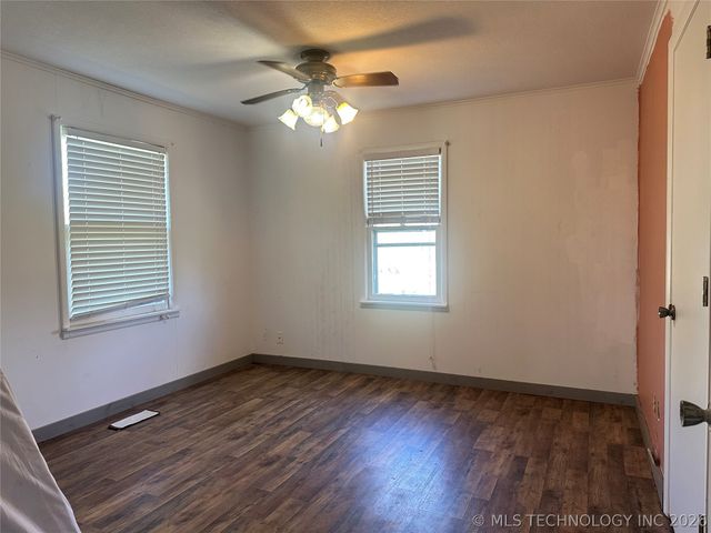 408184 Highway 266, Henryetta, OK 74437