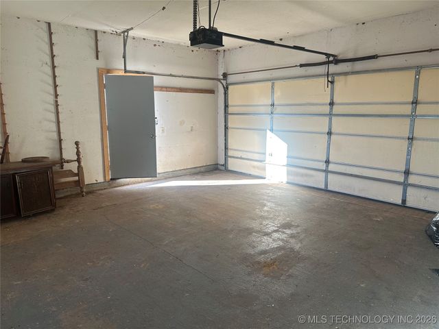 408184 Highway 266, Henryetta, OK 74437