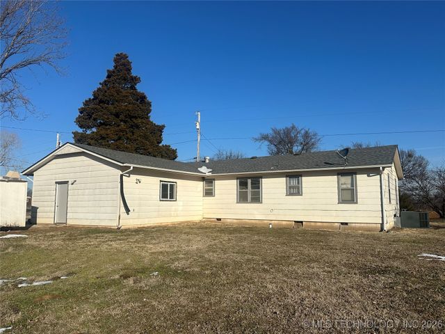 408184 Highway 266, Henryetta, OK 74437