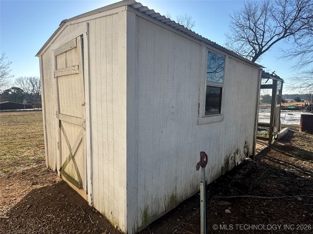 408184 Highway 266, Henryetta, OK 74437