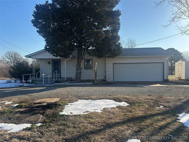 408184 Highway 266, Henryetta, OK 74437