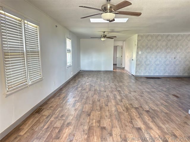 408184 Highway 266, Henryetta, OK 74437