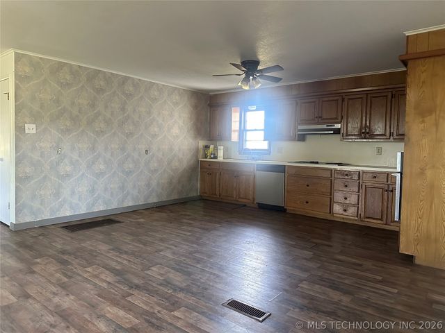 408184 Highway 266, Henryetta, OK 74437