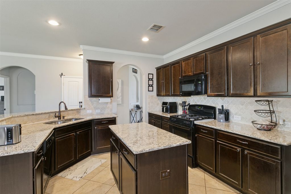 361 Coral Vine Lane, Fort Worth, TX 76028 — photo 2