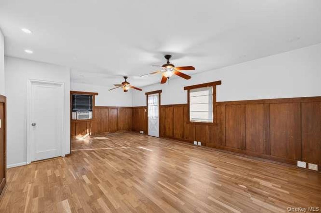 484 Croyden Road, Garden City South, NY 11530 — photo 4