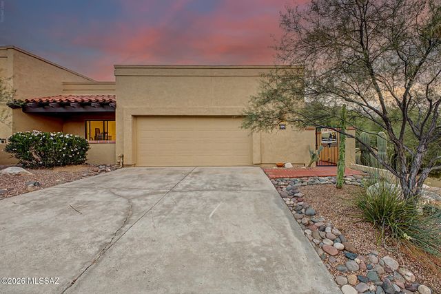 764 E Camino Diestro, Oro Valley, AZ 85704