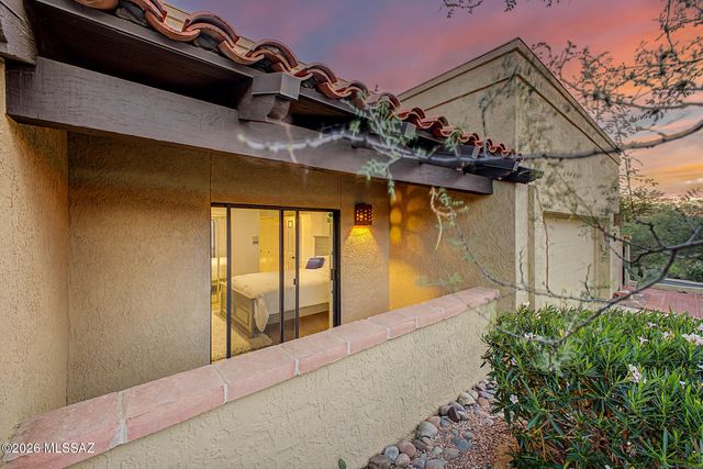 764 E Camino Diestro, Oro Valley, AZ 85704