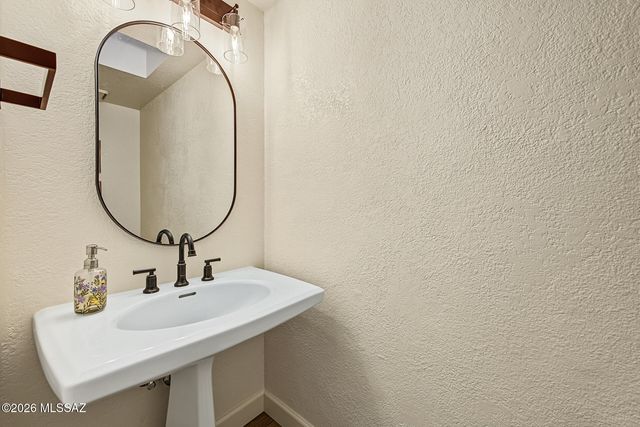 764 E Camino Diestro, Oro Valley, AZ 85704