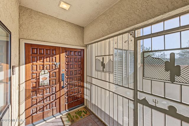 764 E Camino Diestro, Oro Valley, AZ 85704