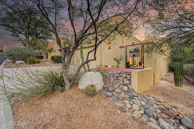 764 E Camino Diestro, Oro Valley, AZ 85704