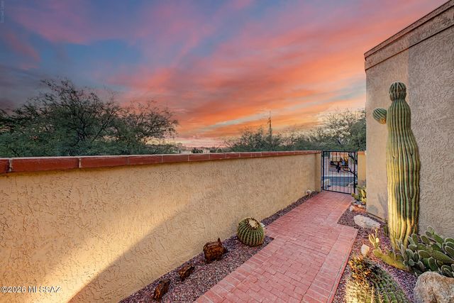 764 E Camino Diestro, Oro Valley, AZ 85704