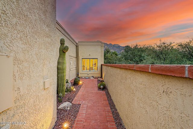 764 E Camino Diestro, Oro Valley, AZ 85704