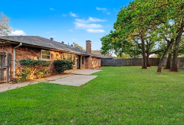 4900 Ridgeline Drive, Arlington, TX 76017