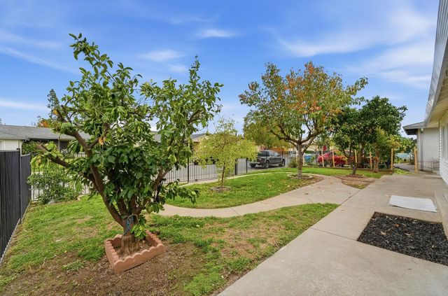 6787 9th Ave, Sacramento, CA 95820