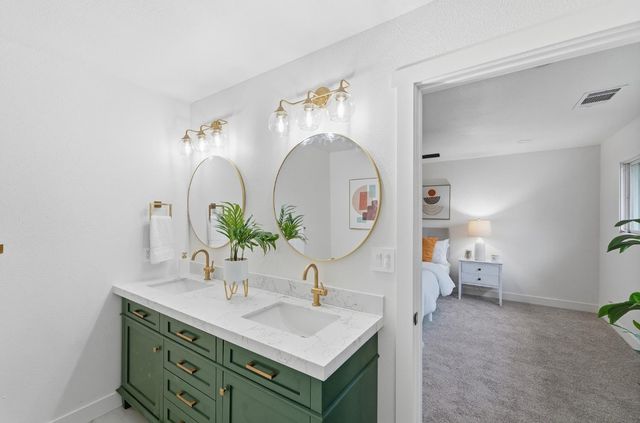 6787 9th Ave, Sacramento, CA 95820