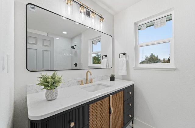 6787 9th Ave, Sacramento, CA 95820