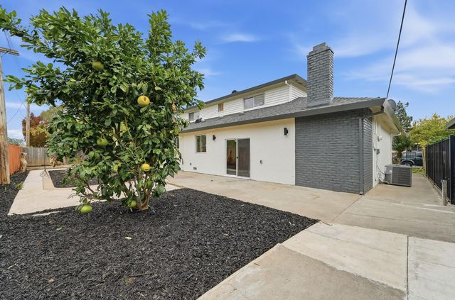 6787 9th Ave, Sacramento, CA 95820