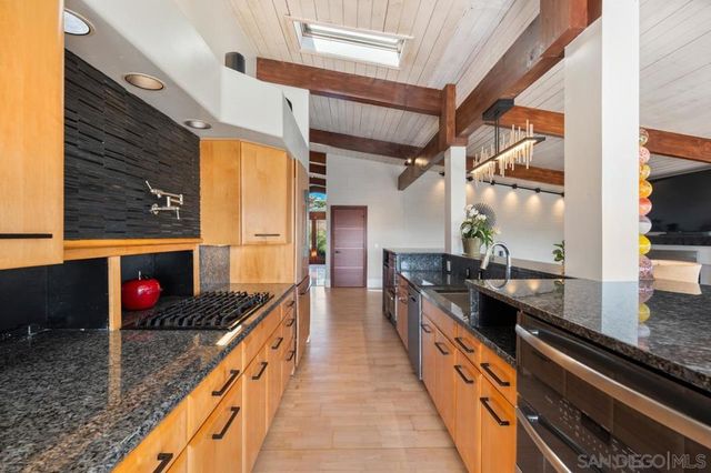 2402 Alto Cerro Circle, San Diego, CA 92109