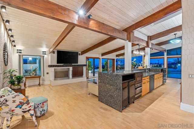 2402 Alto Cerro Circle, San Diego, CA 92109