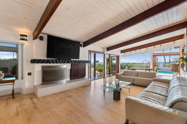2402 Alto Cerro Circle, San Diego, CA 92109