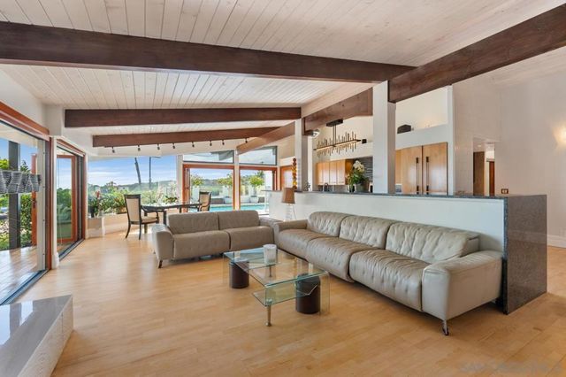 2402 Alto Cerro Circle, San Diego, CA 92109
