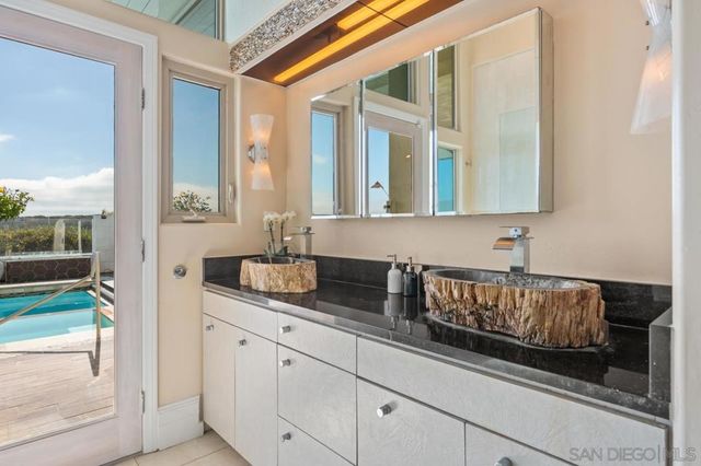 2402 Alto Cerro Circle, San Diego, CA 92109
