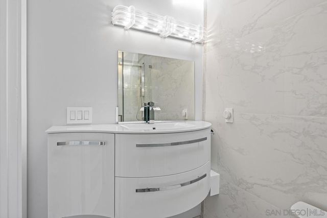 2402 Alto Cerro Circle, San Diego, CA 92109