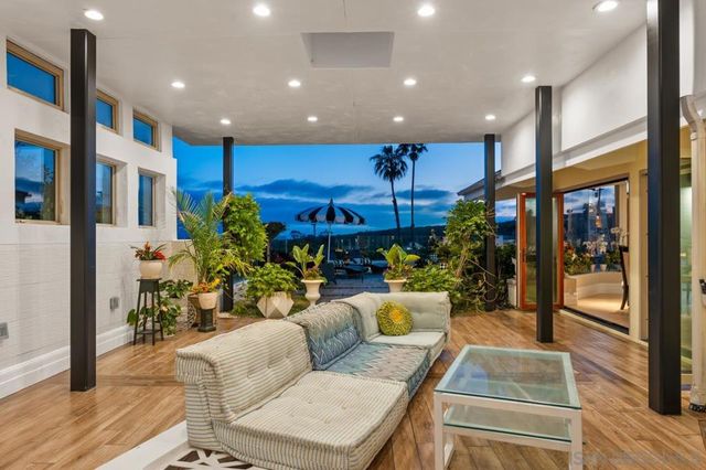 2402 Alto Cerro Circle, San Diego, CA 92109