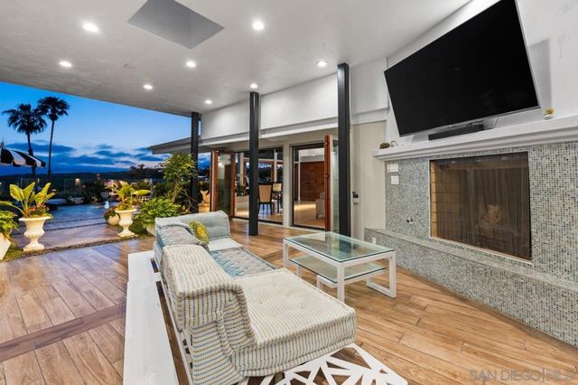 2402 Alto Cerro Circle, San Diego, CA 92109