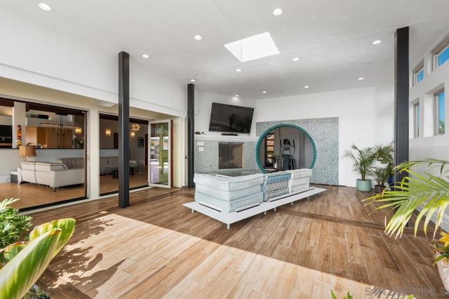 2402 Alto Cerro Circle, San Diego, CA 92109