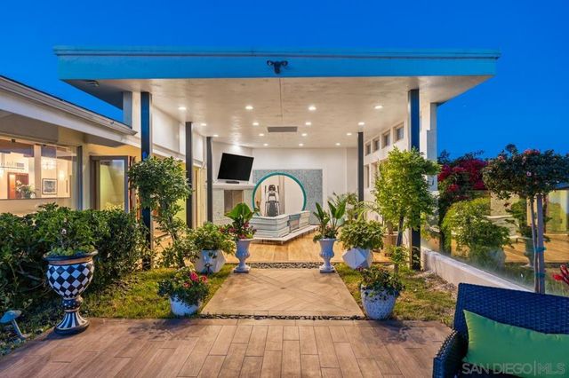 2402 Alto Cerro Circle, San Diego, CA 92109