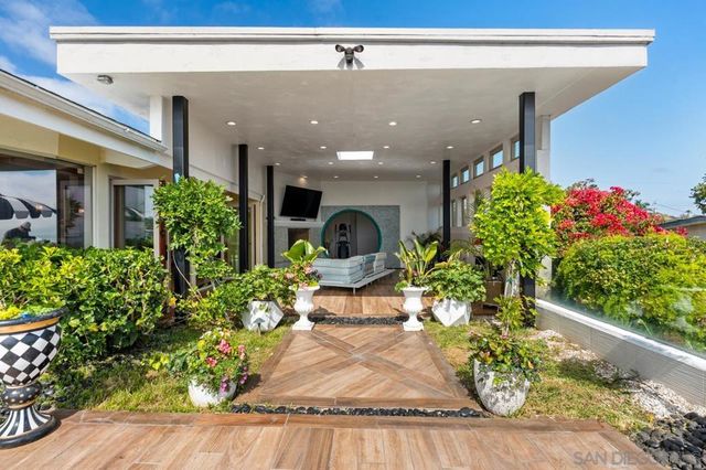 2402 Alto Cerro Circle, San Diego, CA 92109