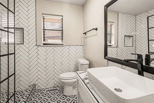 2441 E Hills Drive, Moore, OK 73160