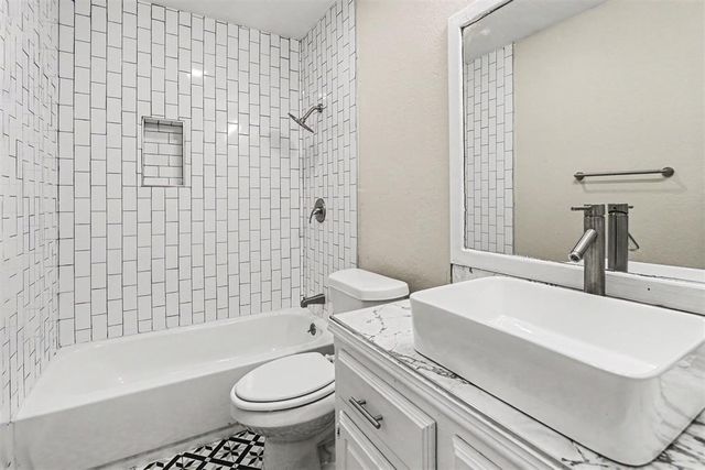 2441 E Hills Drive, Moore, OK 73160