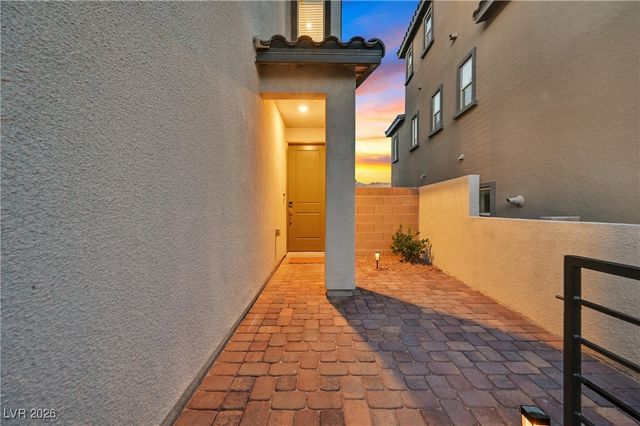 11636 Desert Hollow Avenue, Las Vegas, NV 89138