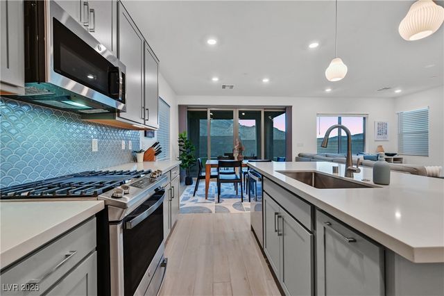 11636 Desert Hollow Avenue, Las Vegas, NV 89138