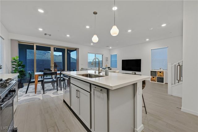 11636 Desert Hollow Avenue, Las Vegas, NV 89138