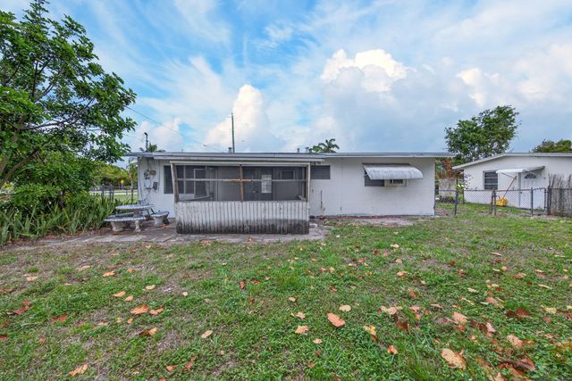 27 NE 17th Avenue, Pompano Beach, FL 33060