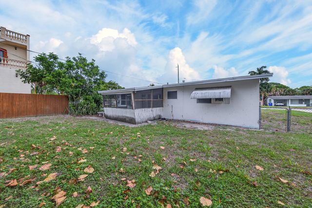 27 NE 17th Avenue, Pompano Beach, FL 33060