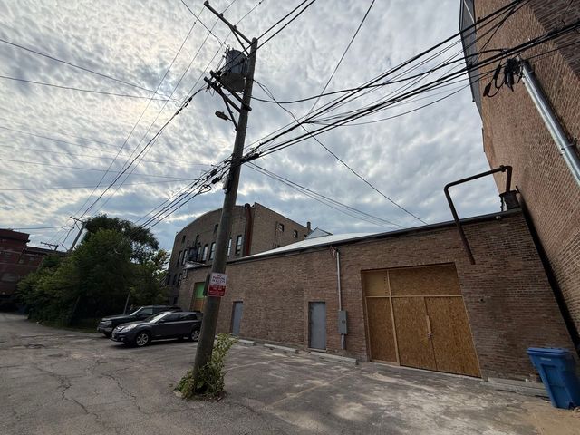 3640 W Armitage Avenue, Chicago, IL 60647