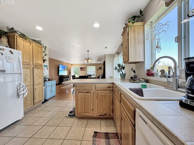 98557 WOODRIFF Ln, Brookings, OR 97415