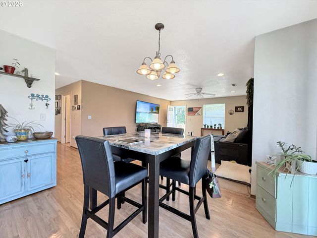 98557 WOODRIFF Ln, Brookings, OR 97415