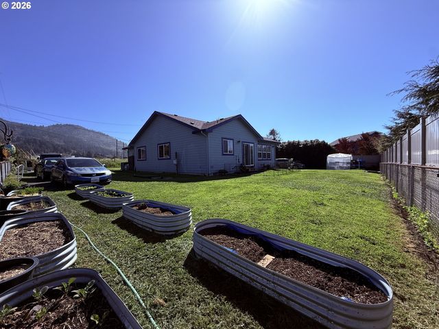 98557 WOODRIFF Ln, Brookings, OR 97415
