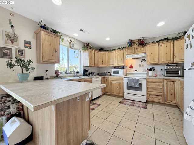 98557 WOODRIFF Ln, Brookings, OR 97415