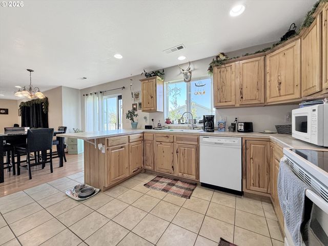 98557 WOODRIFF Ln, Brookings, OR 97415