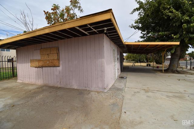 921 Feliz Drive, Bakersfield, CA 93307